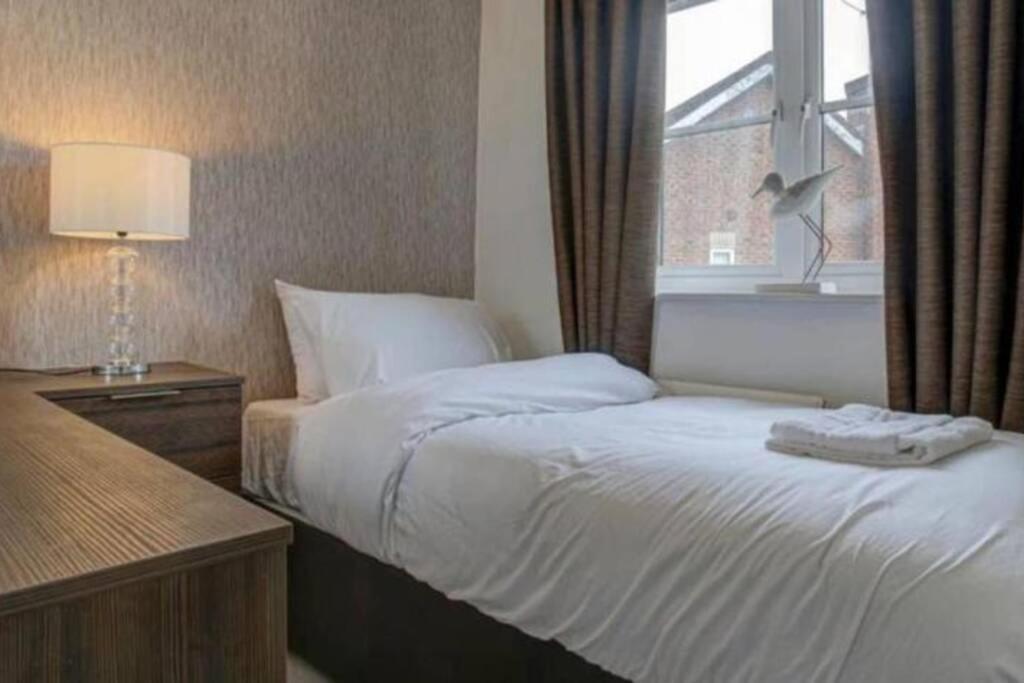Luxury 4 Bedroom House Manchester Exterior foto